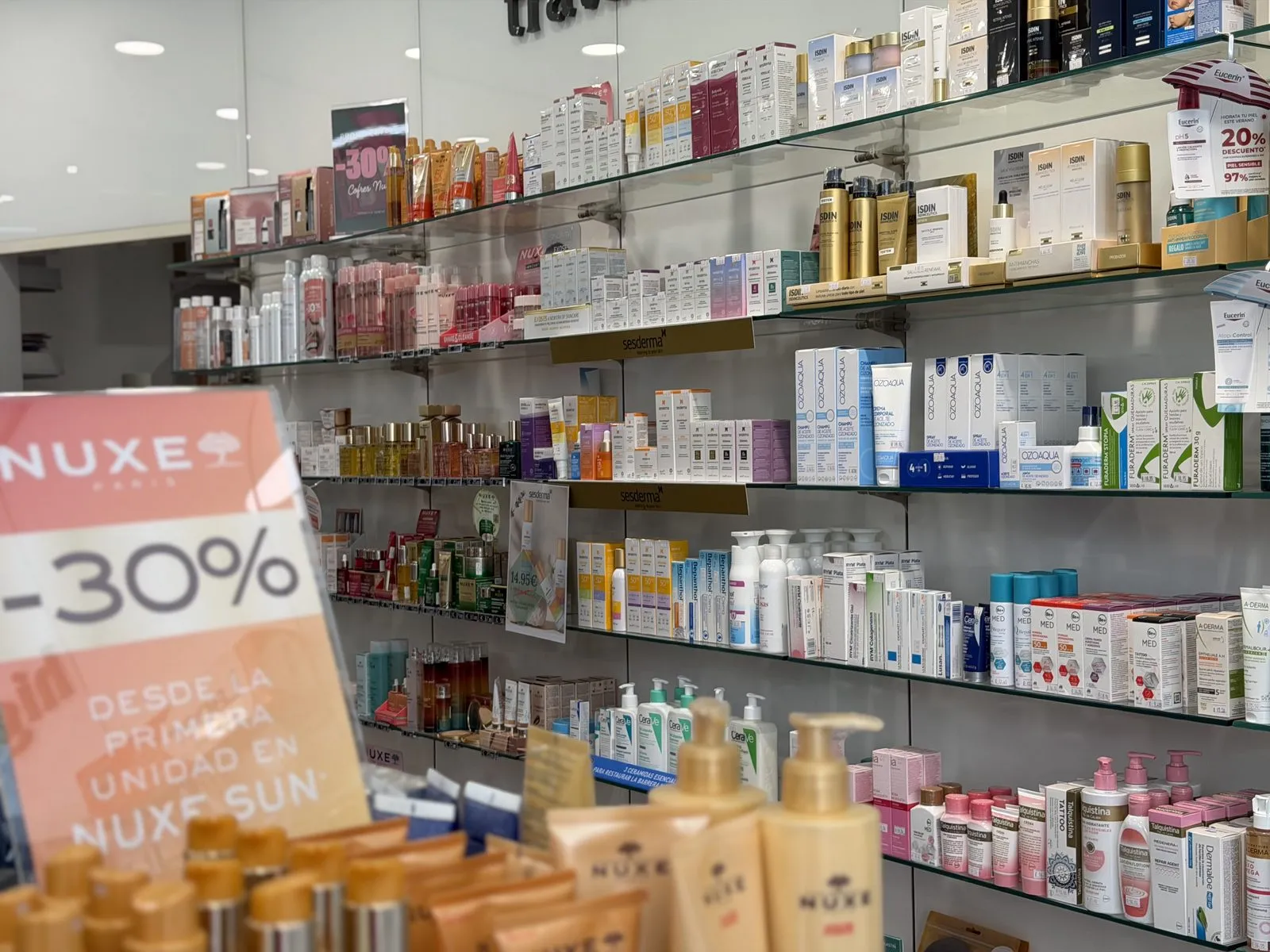 Dermocosmetic treatments wall